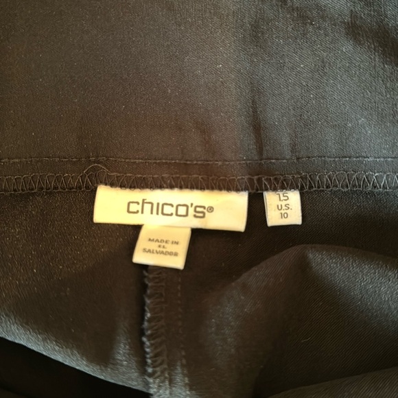 Chicos black capris size 1.5 (10) - Picture 2 of 5